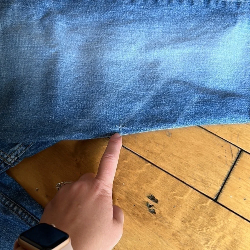 Livi’s men’s 34x32 medium colored blue jeans